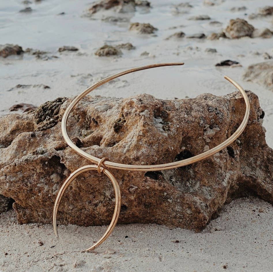 Solid brass smooth minimal collar arc claw necklace talan